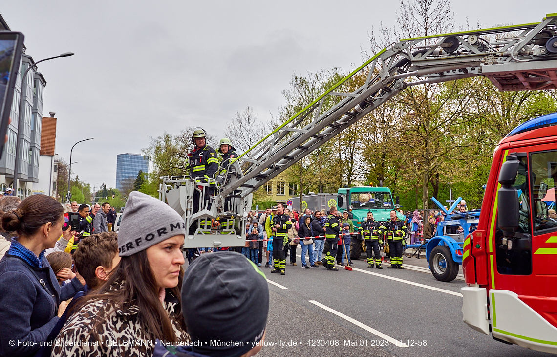 01.05.2023 - Maibaumaufstellung in Berg am Laim